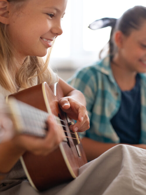 Korzyści z nauki gry na instrumentach w przedszkolu dla rozwoju dziecka