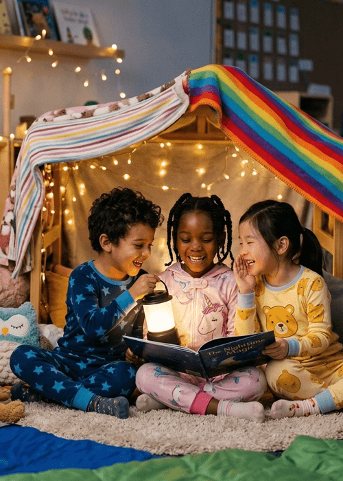 Pierwsze nocowanie poza domem - piżama party w przedszkolu okazją do nauki samodzielności i budowania więzi z rówieśnikami